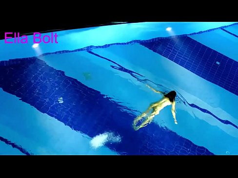 ❤️ No puedo dejar de mirar, joven rubia pillada nadando desnuda en la piscina del complejo ELLA BOLT ️ Video de sexo en es.ixiporn-com.ru ❌️