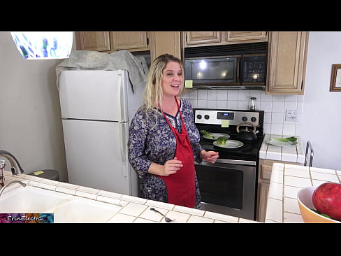 ❤️ Madrastra ordeñándole en la cocina antes de su cita ️ Video de sexo en es.ixiporn-com.ru ❌️